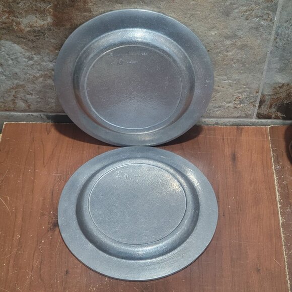 Two Vintage Wilton Armetale Plates Fluted Edges - Picture 4 of 12